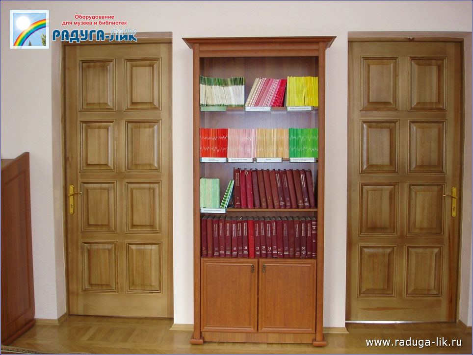 Шкаф книжный в классическом стиле